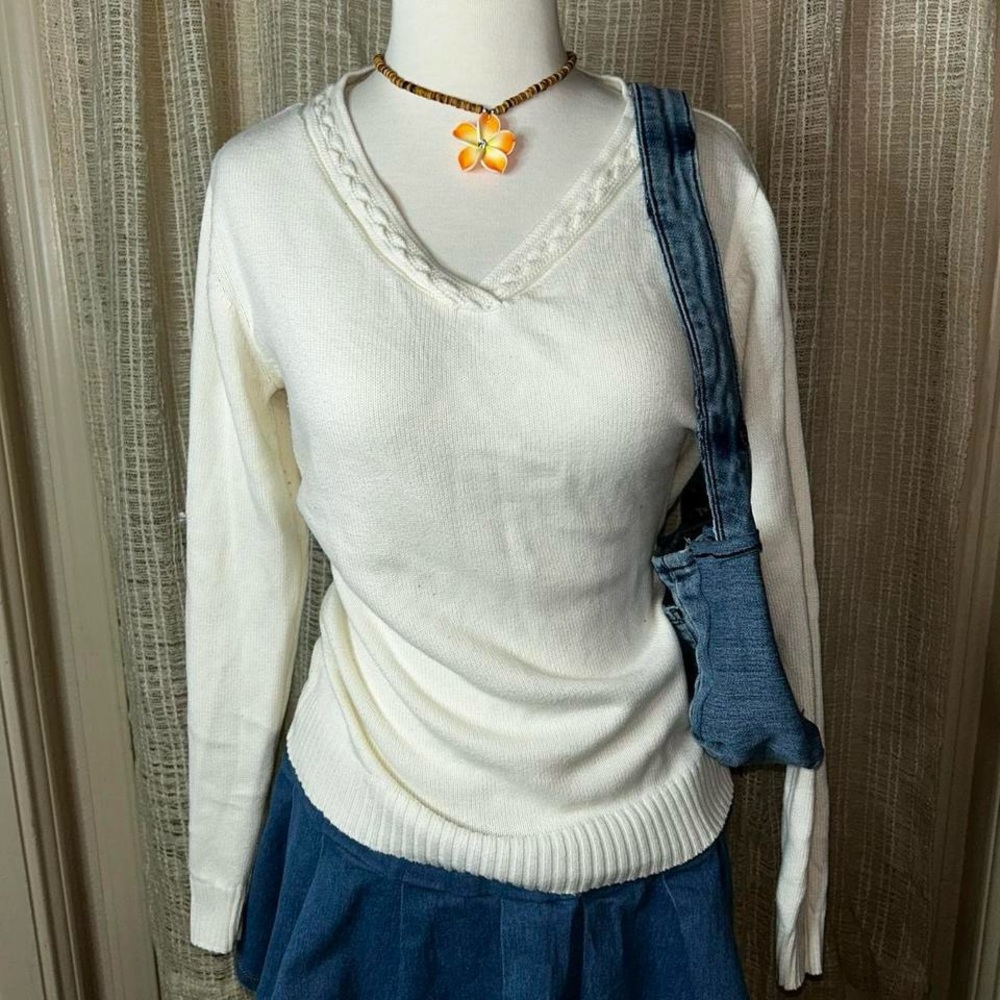 White Stag V-Neck White Sweater with Long Sleeves